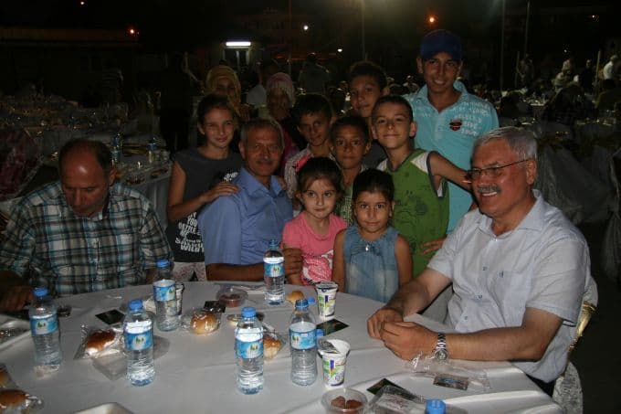 Adapazarı Belediyesi ilk iftarını Güneşler'de verdi