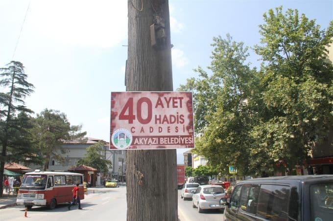 Bu cadde Ramazan boyunca Kur'an ve hadis öğretecek