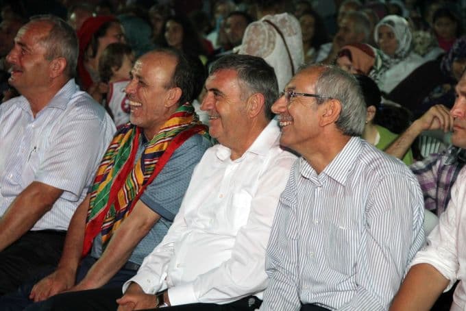 Başkan Toçoğlu elleriyle keşkek dağıttı