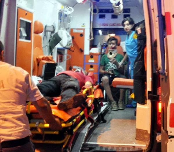 Akyazı'da motosiklet kazası: 3 yaralı