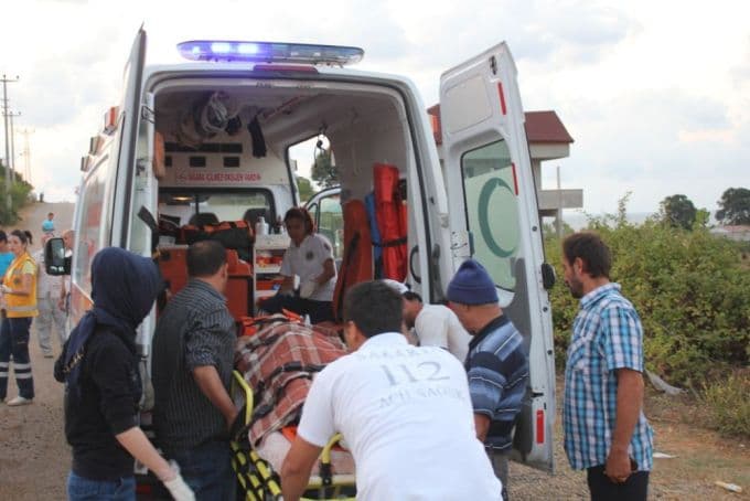 Kaynarca'da yoldan çıkan patpat, devrildi