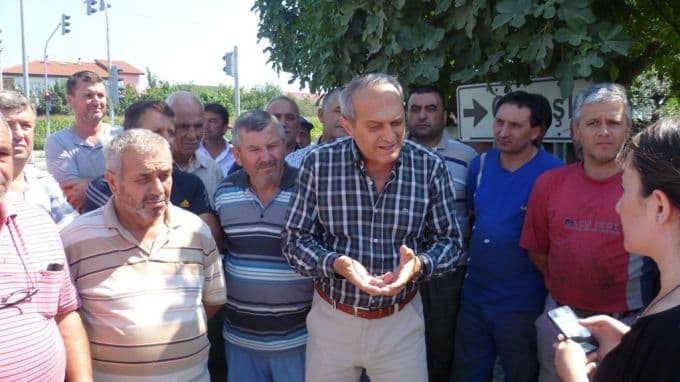 Karayolları kavşağı kapatmak isteyince esnaf ayaklandı