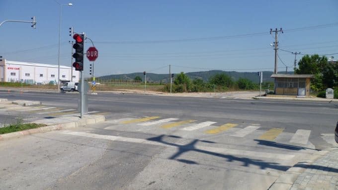 Karayolları kavşağı kapatmak isteyince esnaf ayaklandı