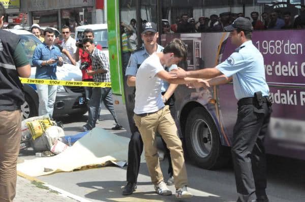 Serdivan'da özel halk otobüsü, bisiklet sürücüsünü ezdi