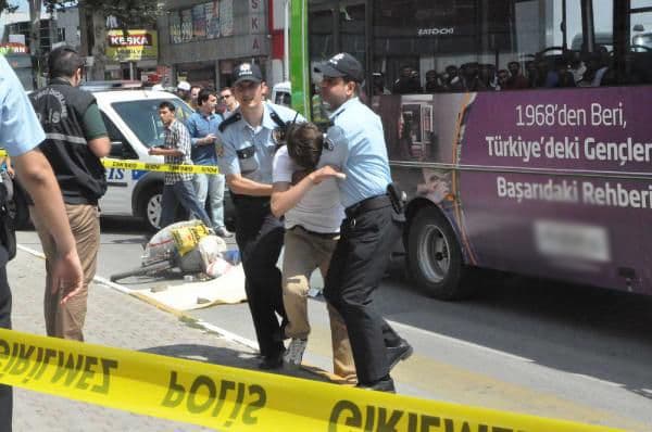 Serdivan'da özel halk otobüsü, bisiklet sürücüsünü ezdi