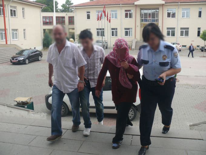 Kocasını öldürdü, kumasının şahitliğiyle beraat etti