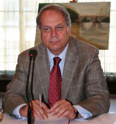 <font face="verdana,geneva" size="2">Atak'ın konuşmasının ardından slayt g&ouml;sterisi eşliğinde bir sunum ger&ccedil;ekleştiren Sakarya Vali Yardımcısı Suphi Olcay, konseyin Sakarya genelinde y&uuml;r&uuml;tt&uuml;ğ&uuml; &ccedil;alışmalarla ilgili bilgi verdi. 'Sakarya Park' ismi ve 'Sakarya Park Size İyi Gelir' sloganı altında hazırlanan broş&uuml;rleri Turizm Konseyi &Uuml;yeleri ile basın mensuplarına dağıtan yetkililer, &ouml;zellikle yayla, g&ouml;l, mesire alanları, tracking alanları, yelken, deniz, rafting, sivil havacılık ve yama&ccedil; paraş&uuml;t&uuml; gibi alanlarda tanıtım ger&ccedil;ekleştirdi.<br /><br />Sunumdan sonra bir konuşma yapan Cumhurbaşkanlığı Genel Sekreteri Mustafa İsen, &ouml;nceki toplantıda kendilerine bazı hedefler belirlediklerini ve belirlenen hedeflere ulaşılmasından dolayı son derece mutlu olduğunu ifade etti. İsen, &ldquo;Biz bu &ccedil;alışmayı her hangi bir ticari firma ile y&uuml;r&uuml;tm&uuml;yoruz. Bu tamamen bir g&ouml;n&uuml;l işi, g&ouml;n&uuml;ll&uuml;l&uuml;k esasına g&ouml;re devam ediyoruz&rdquo; dedi.<br /><br /></font>