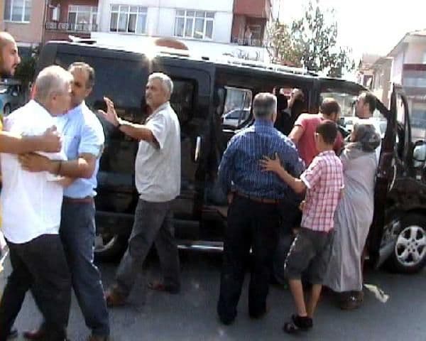 Trafikte yumruk yumruğa kavga
