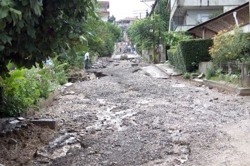 Sağanak yağış, Sakarya'daki caddeleri göle çevirdi