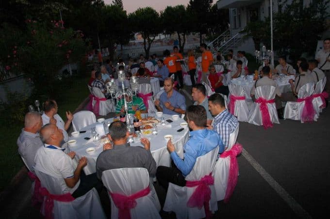 İftarlarını askerlerle birlikte açtılar