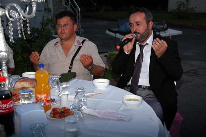İftarlarını askerlerle birlikte açtılar
