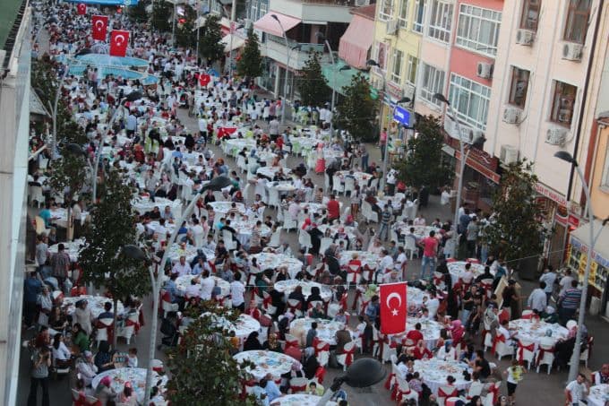 Akyazı'da halk iftarına rekor katılım