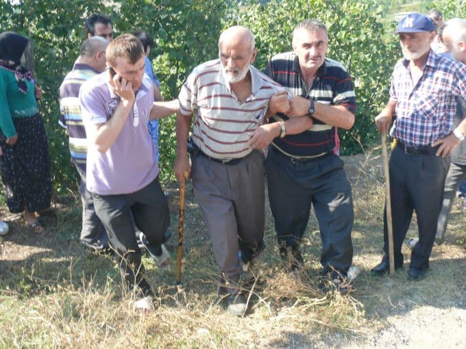 Fındık işçilerini taşıyan kamyonet devrildi: 14 yaralı