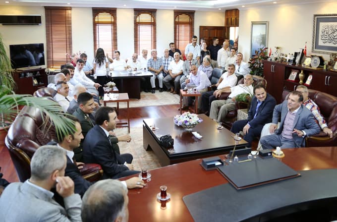 İbrahim Uslu'dan çocuklara bayram jesti