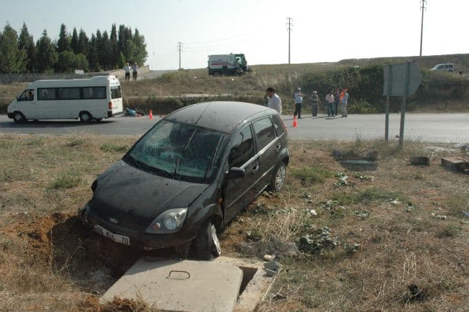 Otomobil motosiklete çarptı: 1 ölü, 1 yaralı!