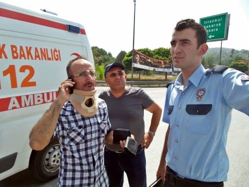 Sapanca'da arap turistleri taşıyan midibüs kaza yaptı
