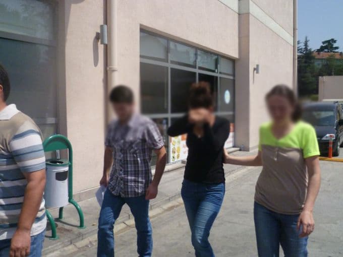 Kadın torbacı, uyuşturucu satmak isterken yakalandı