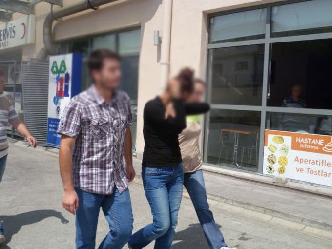 Kadın torbacı, uyuşturucu satmak isterken yakalandı