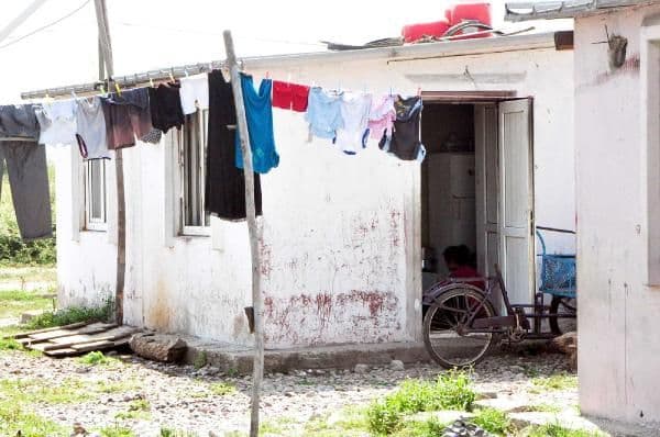 Adapazarı'ndaki prefabrikler 14 yıl sonra kaldırılıyor