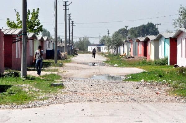 Adapazarı'ndaki prefabrikler 14 yıl sonra kaldırılıyor