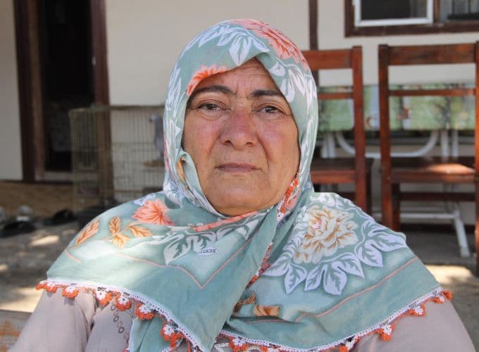 14 yıldır kendi yaptıkları ahşap evde kalıyorlar