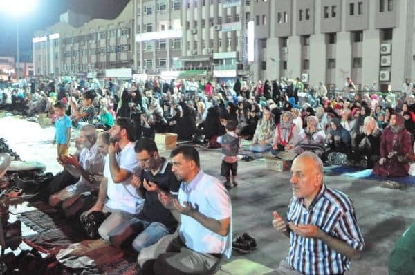 Kent Meydanı'nda 2 bin kişi gıyabi cenaze namazı kıldı