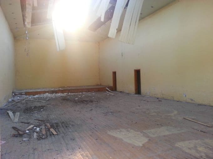 Deprem sonrası yapılan mescit harabeye döndü