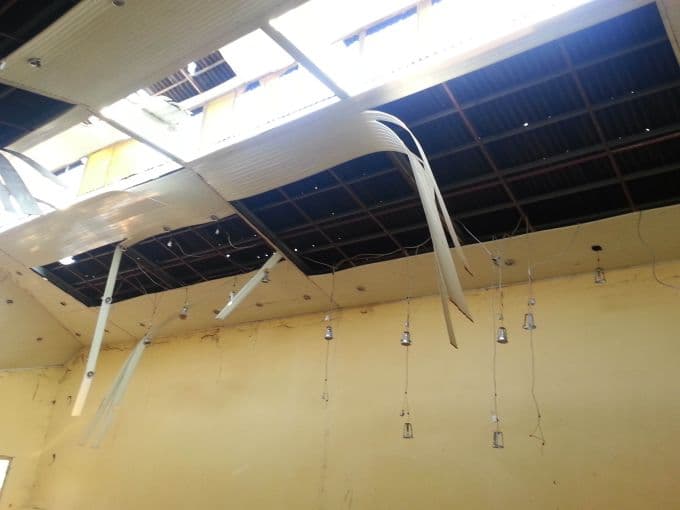 Deprem sonrası yapılan mescit harabeye döndü