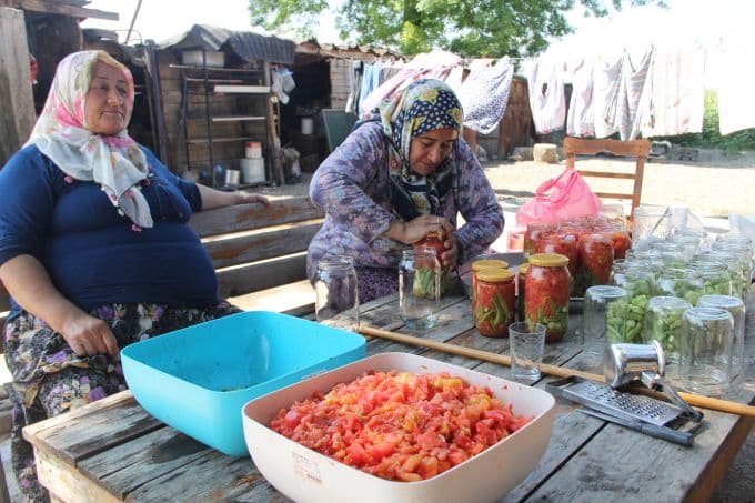 Ev hanımlarından kışa hummalı hazırlık