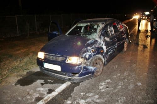 Midibüs ile otomobil çarpıştı: 4 yaralı!