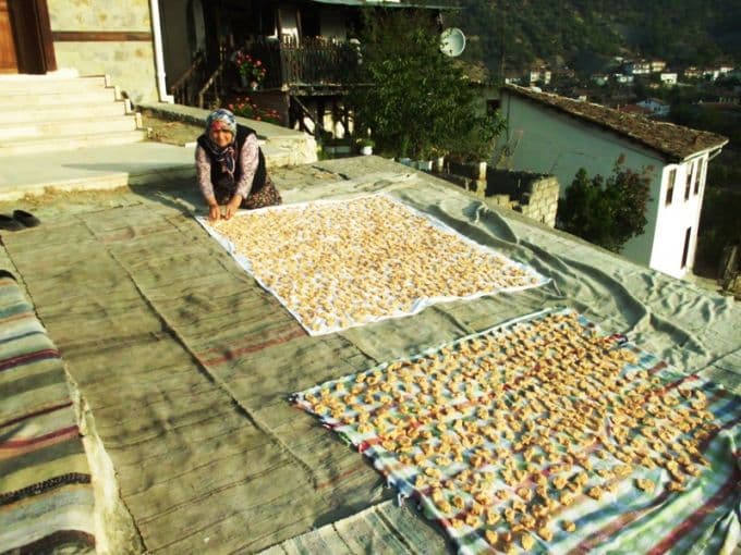 Ev hanımlarının kış hazırlıkları erken başladı