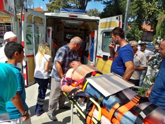 Sapanca'da iki ayrı trafik kazasında 2 kişi yaralandı