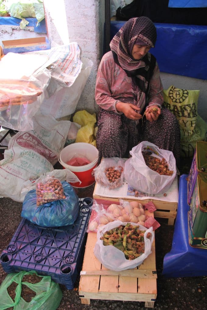78 yaşındaki ninenin müthiş çalışma azmi