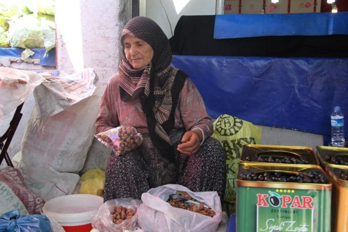 78 yaşındaki ninenin müthiş çalışma azmi