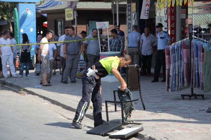 İtfaiye Caddesi'nde bir şahıs bıçakla kendini yaraladı