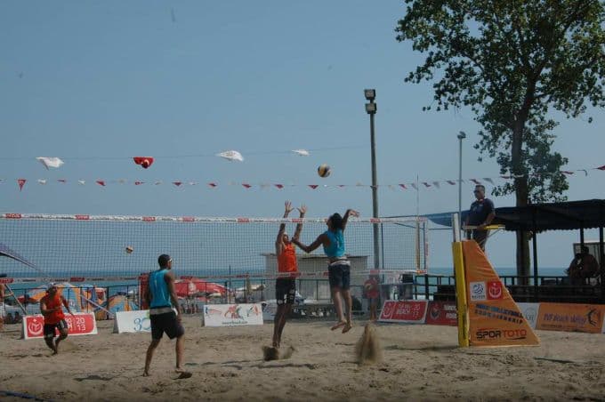 Plaj Voleybolu Balkan Şampiyonası, Karasu'da başladı