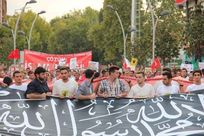 Binlerce Sakaryalı Mısır için Çark Caddesi'nde yürüdü