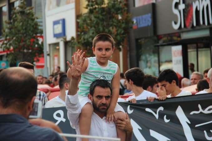 Binlerce Sakaryalı Mısır için Çark Caddesi'nde yürüdü
