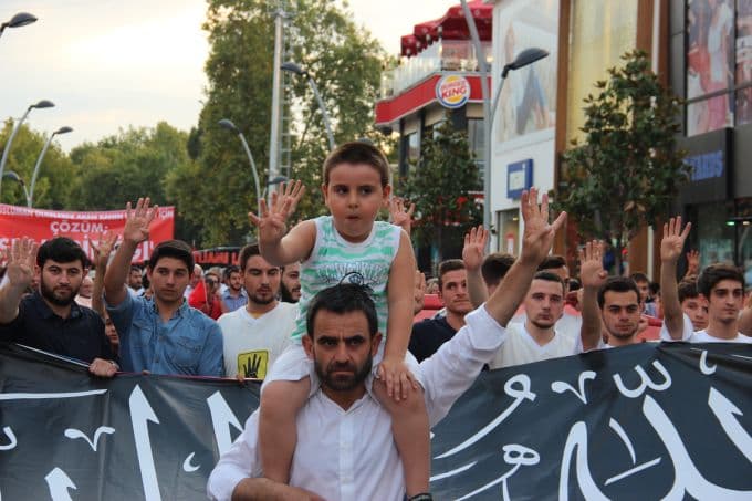 Binlerce Sakaryalı Mısır için Çark Caddesi'nde yürüdü