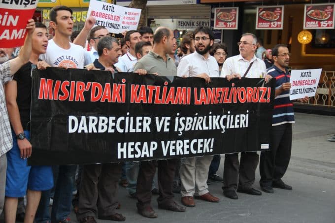 Binlerce Sakaryalı Mısır için Çark Caddesi'nde yürüdü