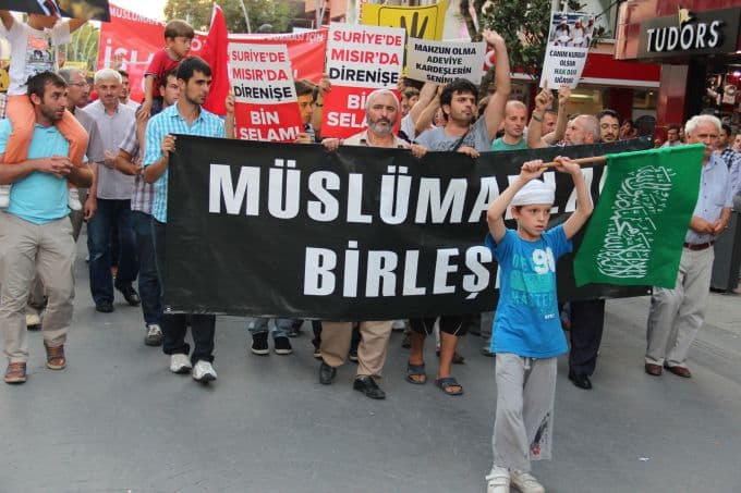 Binlerce Sakaryalı Mısır için Çark Caddesi'nde yürüdü