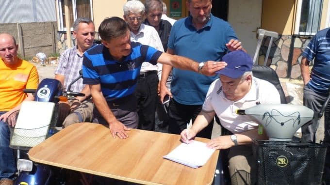 Sakatlar derneği üyeleri toplu istifa etti