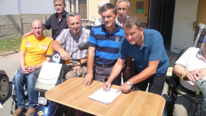 Sakatlar derneği üyeleri toplu istifa etti