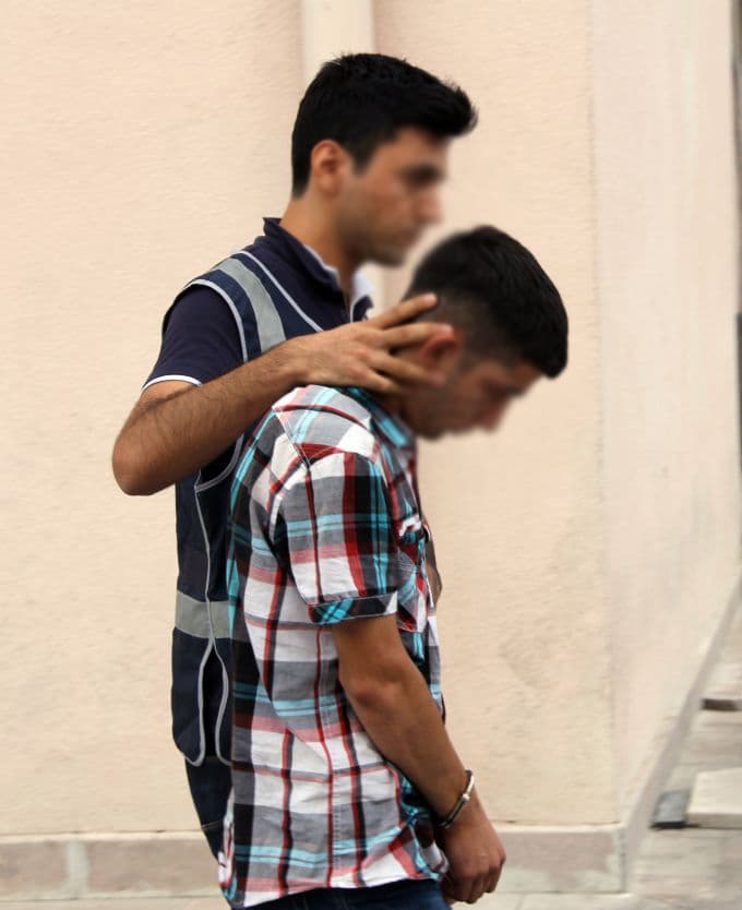 Yolcu otobüsünde 8 kilo esrarla yakalandı