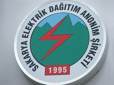 <font size="2"><font face="verdana,geneva"><font color="#cc0000">Yapılan a&ccedil;ıklamaya g&ouml;re İhale saatlerinin Başkent Elektrik Dağıtım A.Ş i&ccedil;in; 11:00 ve Sakarya Elektrik Dağıtım A.Ş. i&ccedil;in; 14:30 olacağı belirtildi.<br /><br /></font>10 Haziran 2008 tarihi itibariyle SEDAŞ&rsquo;ın &ouml;zelleştirilmesi i&ccedil;in yapılacak Elektrik Dağıtım İhalesine katılmak &uuml;zere teklif veren firmalar, nihai pazarlıkta &ccedil;ekişecekler. </font></font><p><font face="verdana,geneva" size="2">1- Alsim Alarko Sanayi Tesisleri ve Ticaret A .Ş, <br /></font><font face="verdana,geneva" size="2">2- Akcez Ortak Girişim Grubu,<br /></font><font face="verdana,geneva" size="2">3- Hacı &Ouml;mer Sabancı Holding A.Ş. - &Ouml;sterreichische Elektrizitatswirtschafts - Aktiengesellschaft (Verbund) - Enerjisa Enerji &Uuml;retim A.Ş. Ortak Girişim Grubu,<br /></font><font face="verdana,geneva" size="2">4- UDDA Ortak Girişim Grubu, <br />5- Park Holding A.Ş. olarak a&ccedil;ıklanmıştı.</font></p><p><font size="2"><font face="verdana,geneva"><strong>Başkent Elektrik Dağıtım A .Ş. i&ccedil;in,</strong> </font></font></p><p><font face="verdana,geneva" size="2">1- Hema End&uuml;stri A .Ş., <br /></font><font face="verdana,geneva" size="2">2- Akcez Ortak Girişim Grubu, <br /></font><font face="verdana,geneva" size="2">3- Hacı &Ouml;mer Sabancı Holding A.Ş - &Ouml;sterreichische Elektrizitatswirtschafts - Aktiengesellschaft (Verbund) - Enerjisa Enerji &Uuml;retim A.Ş. Ortak Girişim Grubu, <br /></font><font face="verdana,geneva" size="2">4- Doğan Şirketler Grubu Holding A.Ş. - Saray Halı A.Ş. - Kantur - Akdaş İnşaat Ortak Girişi Grubu, <br />5- Park Ticaret A.Ş. teklif vermişti. </font></p><p><font face="verdana,geneva" size="2">İlgili duyurunun yer aldığı adres i&ccedil;in </font><a href="http://www.oib.gov.tr/duyuru/2008-06-30_baskent_elk.htm"><font face="verdana,geneva" size="2">tıklayın.</font></a></p>