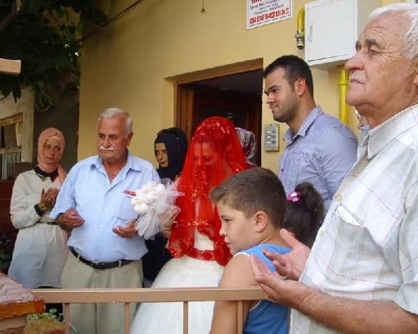 Aynı evden, aynı gün hem cenaze hem de gelin çıktı