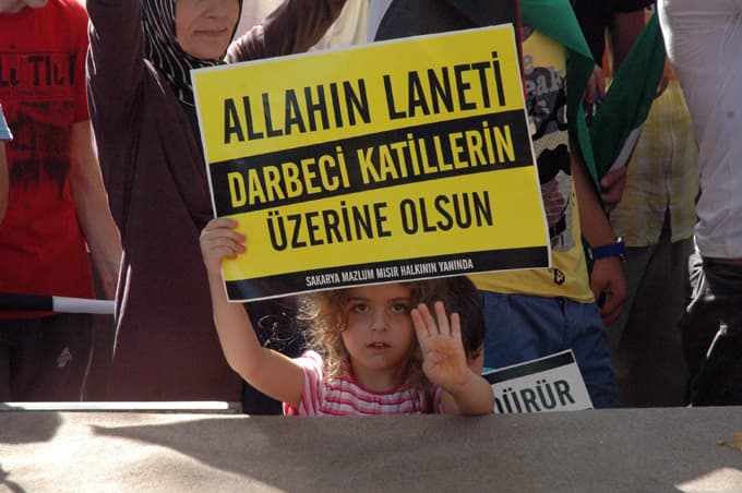 Hendek'te gözyaşları Mısır ve Suriye için aktı