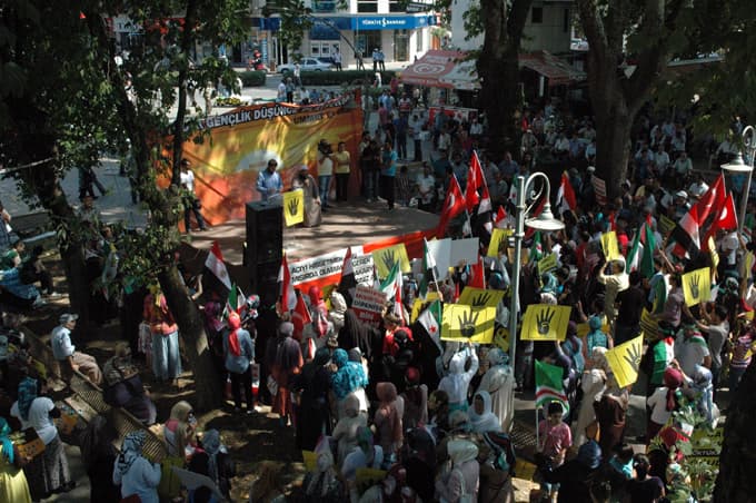 Hendek'te gözyaşları Mısır ve Suriye için aktı