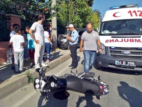 Sapanca'da panelvan ile motosiklet çarpıştı: 6 yaralı!