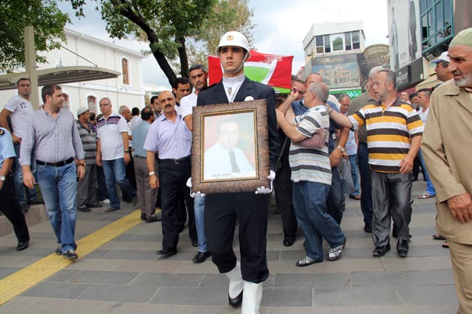 Emekli Emniyet Müdürü Asım Sarı, toprağa verildi